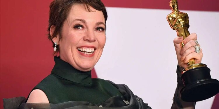 Meryl Streep ve Selena Gomez duyurdu: Olivia Colman Only Murders in the Building kadrosunda