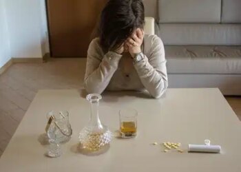 Z kuşağı alkolü bıraktı, ‘reçeteli tehlikeye’ sığındı: İnternetten satılan reçeteli ilaçlar gençleri tehdit ediyor
