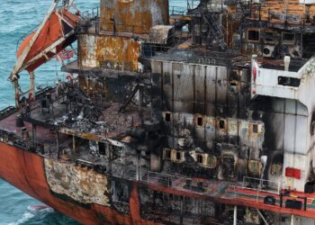 İHA saldırısında hasar gören petrol tankeri Samsun’da karaya oturdu