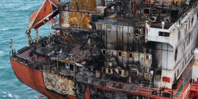 İHA saldırısında hasar gören petrol tankeri Samsun’da karaya oturdu