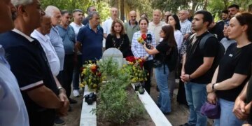 Gazeteci Hüseyin Deniz, katledilişinin 34’üncü yılında mezarı başında anıldı