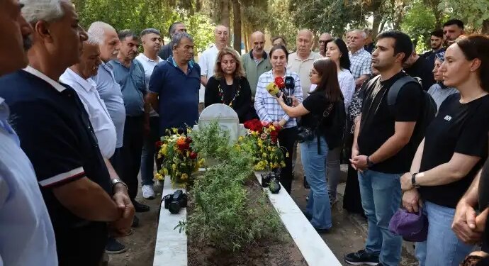 Gazeteci Hüseyin Deniz, katledilişinin 34’üncü yılında mezarı başında anıldı