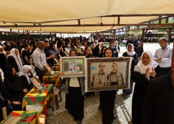 Gever, Mêrdîn ve Şirnex’ta yurttaşlar, taziyelere kitlesel yürüyüşlerle katıldı