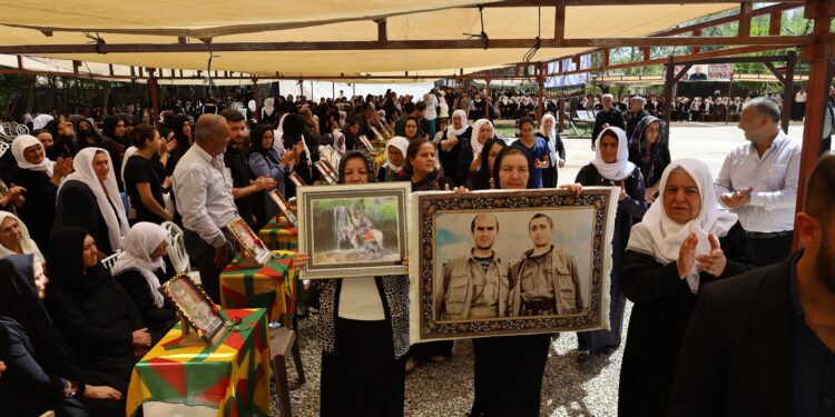 Gever, Mêrdîn ve Şirnex’ta yurttaşlar, taziyelere kitlesel yürüyüşlerle katıldı