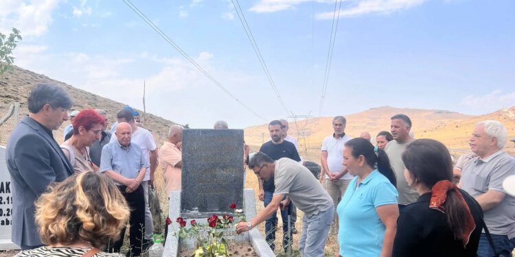 İkinci Barış Grubu üyesi Ali Şükran Aktaş mezarı başında anıldı