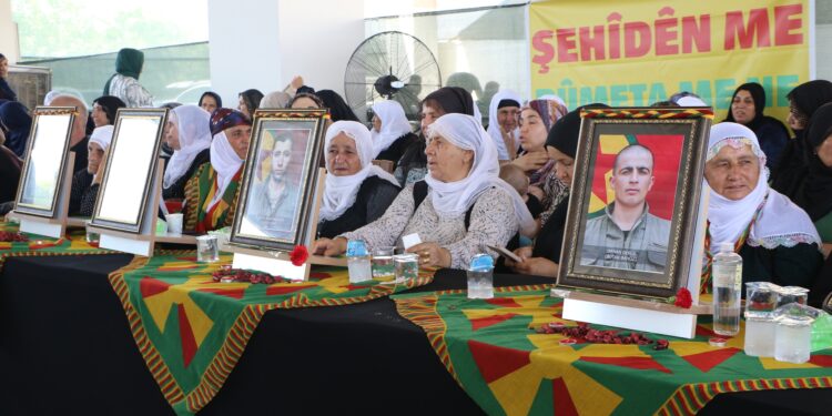 Özgürlük mücadelesinde yaşamını yitirenler için birçok kentte taziye