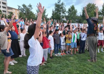 ‘Gerok Kargeha Zarokan’ Mûş’ta çocuklarla buluştu