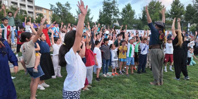 ‘Gerok Kargeha Zarokan’ Mûş’ta çocuklarla buluştu