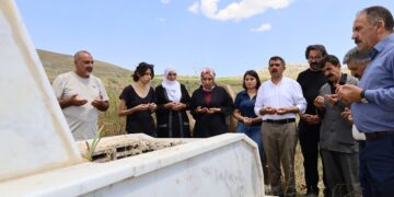 Deniz Fırat mezarı başında anıldı