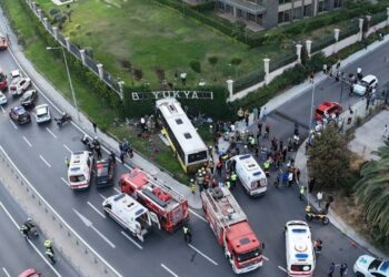 Zeytinburnu’ndaki İETT otobüsü kazasında can kaybı 3’e yükseldi
