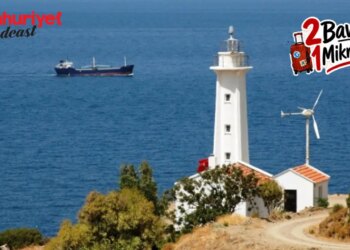 İzmir’in en uç noktasında saklanan el değmemiş cennet! Nergis kokulu sokakları ve turkuaz koyları ile Karaburun…