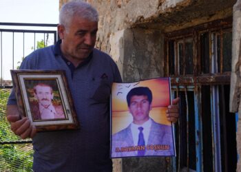 ‘Ölüm kuyularında’ kaybedilenlerin izini sürdü: Bir günde 12-13 cenaze çıkardık