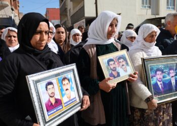 Gözaltında kaybettirilen Tanış ve Deniz’in aileleri: Sürecin gerekliliği faillerin ortaya çıkarılması ve cezalandırılmasıdır