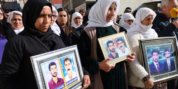 Gözaltında kaybettirilen Tanış ve Deniz’in aileleri: Sürecin gerekliliği faillerin ortaya çıkarılması ve cezalandırılmasıdır