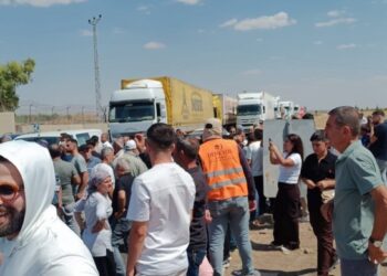 Nisêbîn’de 3 gündür elektrik yok: Yurttaşlar yolu trafiğe kapattı