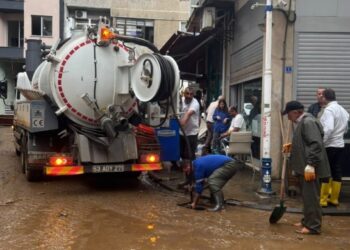 Rize ve Trabzon’da sel: Felaketle sonuçlanan projelerden vazgeçin