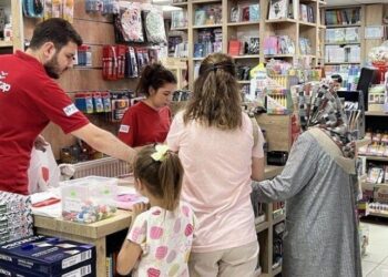 Okullar açılıyor, veliler masraflar altında eziliyor