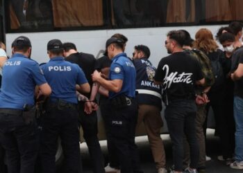 NATO tutsağı öğrencilerin eğitim hakkı engelleniyor, bursları kesiliyor
