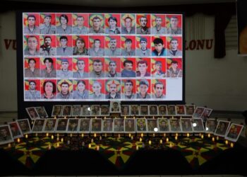 Birçok kentte düzenlenen anmalara kitlesel ziyaretler devam ediyor