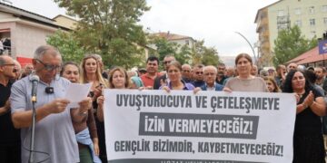 Xozat’ta uyuşturucu ve çeteleşmeye karşı yürüyüş: Kimse razı olmamızı beklemesin