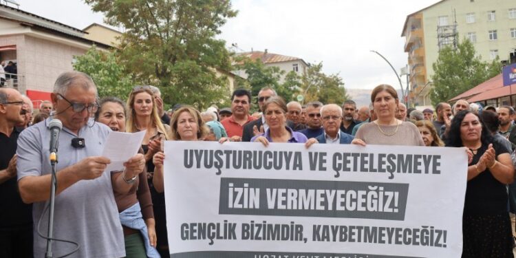Xozat’ta uyuşturucu ve çeteleşmeye karşı yürüyüş: Kimse razı olmamızı beklemesin