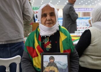 37 yıl önce çekilen fotoğrafla oğlunu andı: Asla bu yol için pişman olmadım, başım diktir