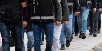 Amed’de ev baskınları: Gözaltına alınan 15 kişinin ifadesi yarın alınacak