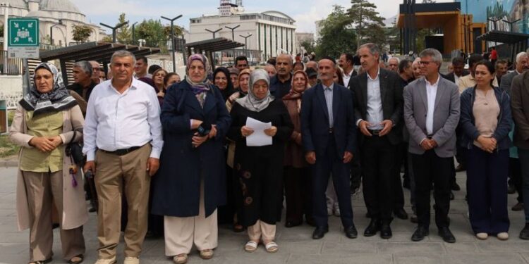Amed’de medresedeki çocuğa istismar girişimi Wan’da protesto edildi
