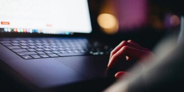 Yapay zeka ve dijital okuryazarlığı bulunmayanlar, dezenformasyona karşı savunmasız