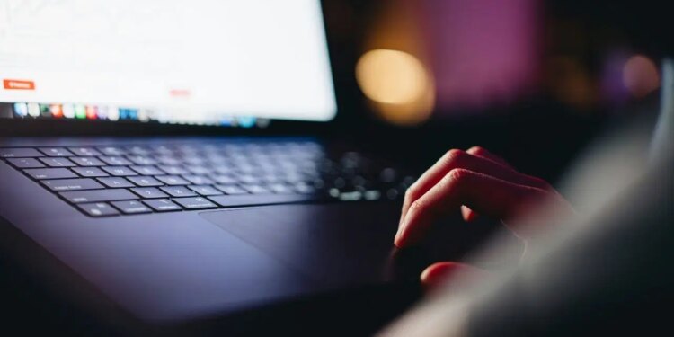 Yapay zeka ve dijital okuryazarlığı bulunmayanlar, dezenformasyona karşı savunmasız