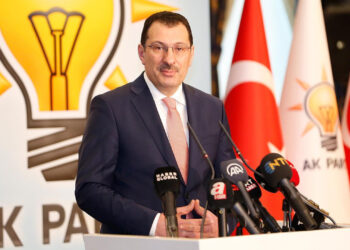 AK Parti'den Net Seçim ve Adaylık Mesajı: Kritik İsim 2028'de Erken Seçimi İşaret Etti