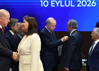 AK Parti'ye Katılımlar Sürüyor: Üçü CHP'li 4 Başkana Rozetlerini Cumhurbaşkanı Erdoğan Taktı