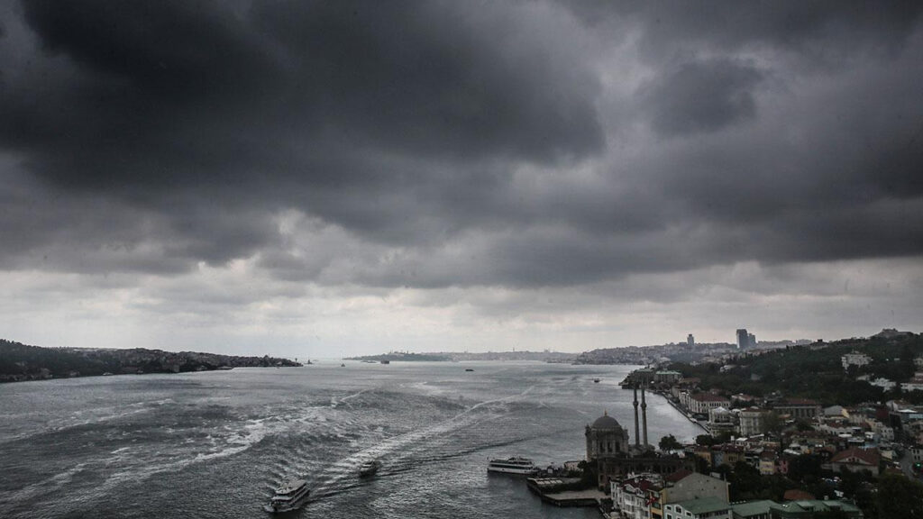 AKOM ve Meteoroloji İstanbul'u Peş Peşe Uyardı! Tarih Belli Oldu Kuvvetli Vuracak