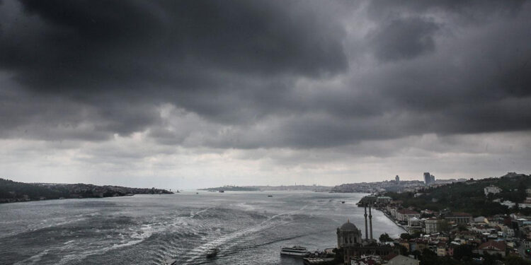 AKOM ve Meteoroloji İstanbul'u Peş Peşe Uyardı! Tarih Belli Oldu Kuvvetli Vuracak