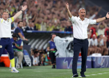 Aziz Yıldırım Duyurmuştu! İsmail Kartal'a Tribünden Şişe Atan Şahıs Tespit Edildi
