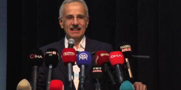 Bakan Uraloğlu Trabzon'da Yatırım Rakamlarını Açıkladı: '24 Yılda 355 Milyar Dolarlık Yatırım Yaptık'