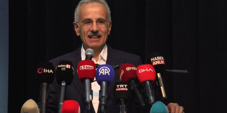 Bakan Uraloğlu Trabzon'da Yatırım Rakamlarını Açıkladı: '24 Yılda 355 Milyar Dolarlık Yatırım Yaptık'