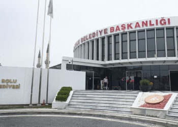 Bolu Belediyesi'ndeki Usulsüzlük Soruşturmasında 7 Kişi Tutuklandı: Çalışmayan Çöp Araçlarına Milyonlar Ödenmiş