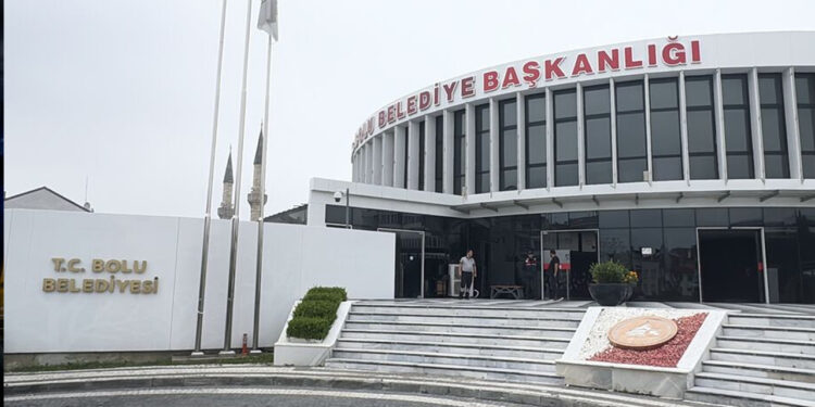 Bolu Belediyesi'ndeki Usulsüzlük Soruşturmasında 7 Kişi Tutuklandı: Çalışmayan Çöp Araçlarına Milyonlar Ödenmiş