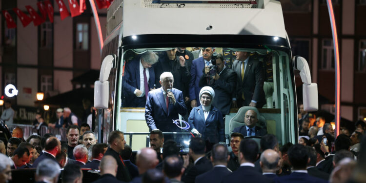 Cumhurbaşkanı Erdoğan'dan Memleketinde Kritik Mesajı: 'Seçimleri Başarıyla Atlayacağımıza İnanıyorum'