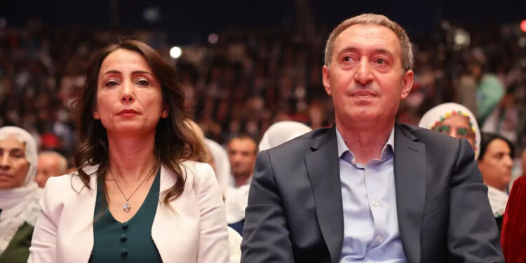DEM Parti'de Bakırhan ve Hatimoğulları Bir Kez Daha Eş Genel Başkan Seçildi