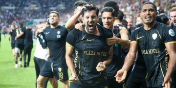 Diyarbakır'da Sürpriz Sonuç: Amed SK 90'da Attığı Golle Trabzonspor'u Devirdi!