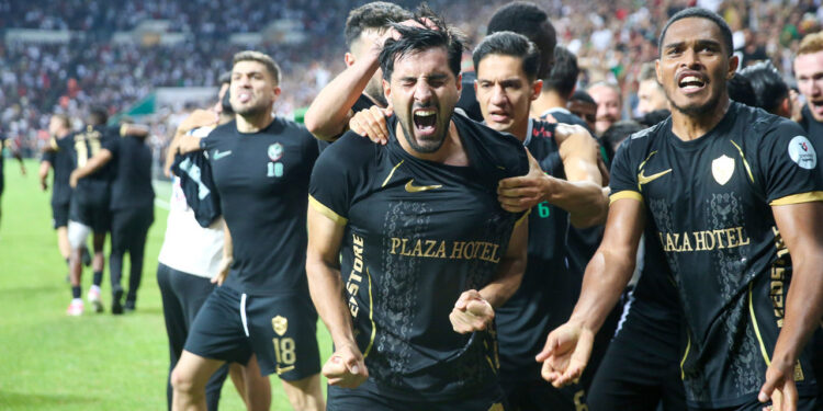 Diyarbakır'da Sürpriz Sonuç: Amed SK 90'da Attığı Golle Trabzonspor'u Devirdi!