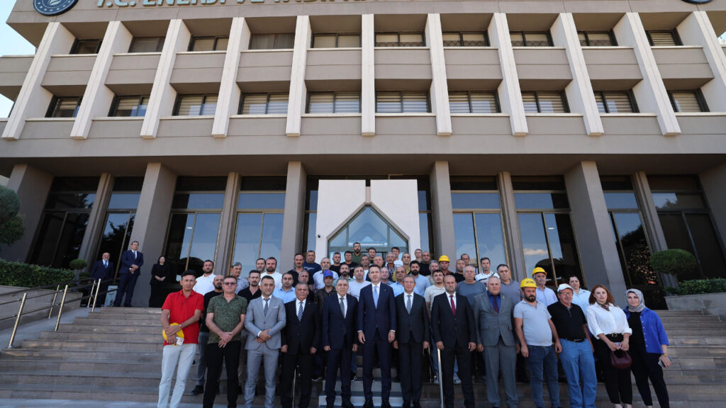 Dorun Madencilik İşçilerinden Bakan Bayraktar'a Ziyaret