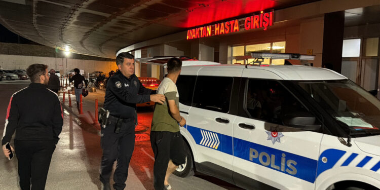 Eskişehir'de Genç Kadına Eşi Dehşeti Yaşattı! Zorla Tutulduğu Araçtan Atlayarak Kaçmak İsterken Ağır Yaralandı