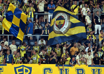 Fenerbahçe-Beşiktaş Maçında Kahrede Haber! Tribünde Kalp Krizi Geçirdi, Hayatını Kaybetti
