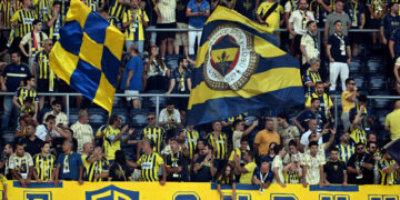 Fenerbahçe-Beşiktaş Maçında Kahrede Haber! Tribünde Kalp Krizi Geçirdi, Hayatını Kaybetti