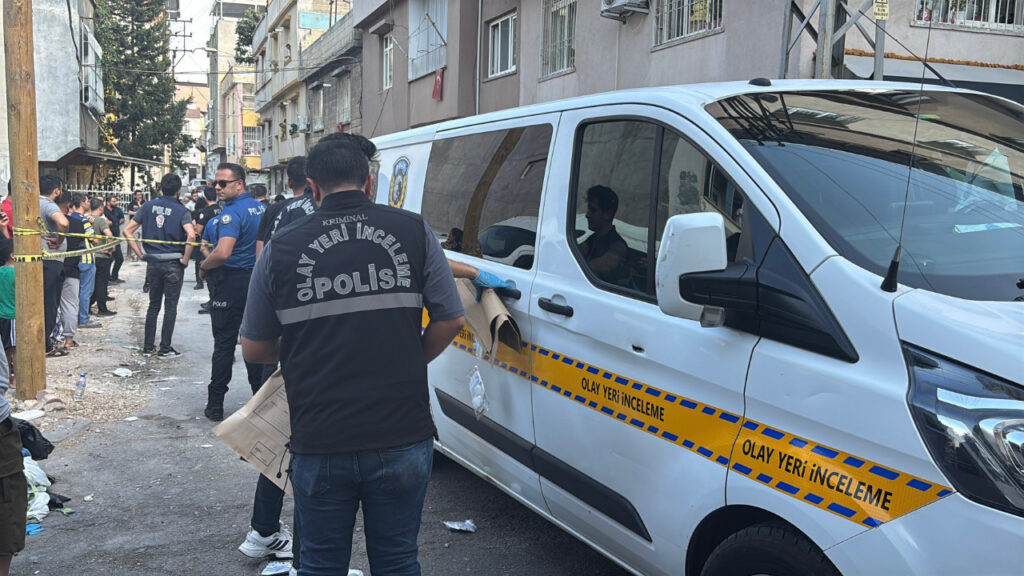 Gaziantep'te Erkek Dehşeti: Eşini Katletti, 3'ü Çocuk 4 Kişiyi Yaraladı
