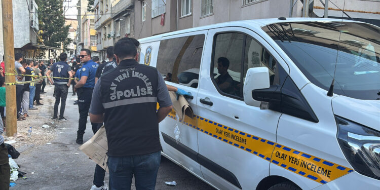 Gaziantep'te Erkek Dehşeti: Eşini Katletti, 3'ü Çocuk 4 Kişiyi Yaraladı