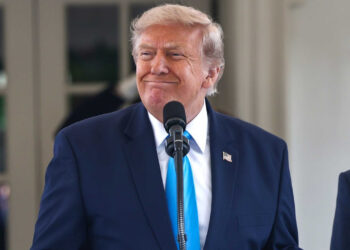 Hürmüz'de İHA Savaşları Sürerken Trump Meydan Okudu: 'Gecede 30 Tanker Geçiyor, Petrol Güvende!'